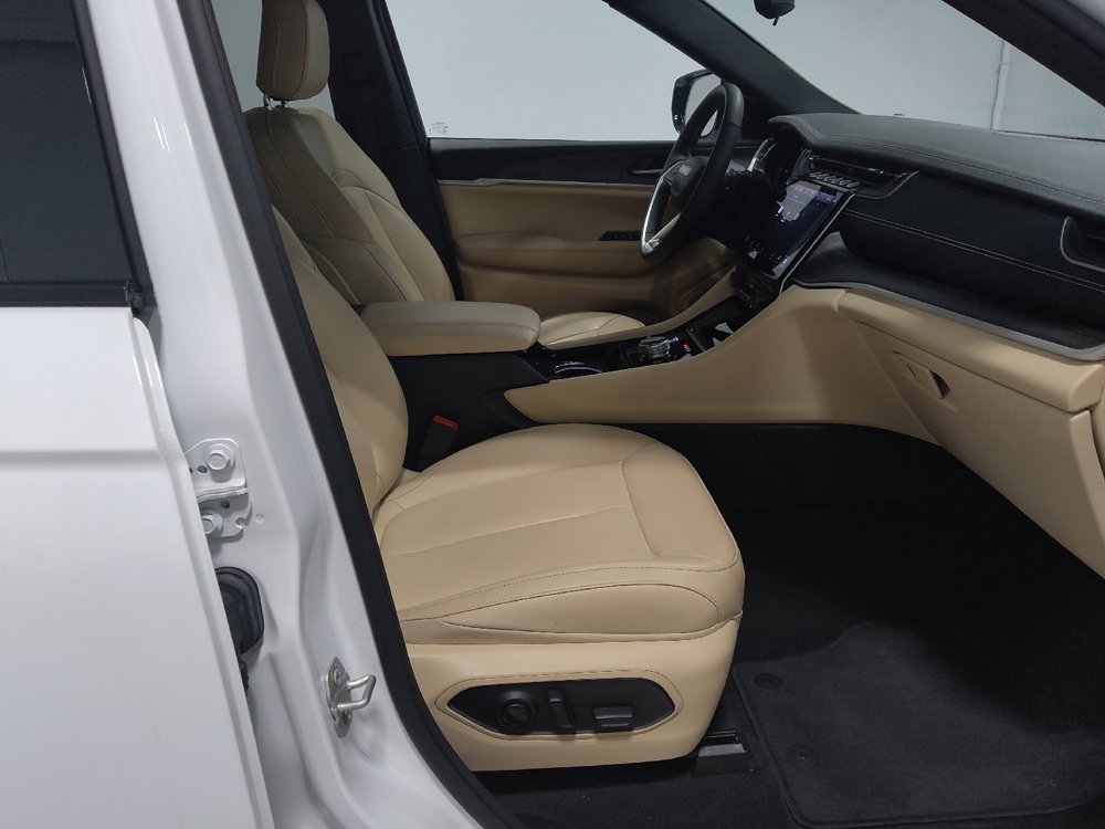 Used 2023 Jeep Grand Cherokee Limited AWD/4WD image 21