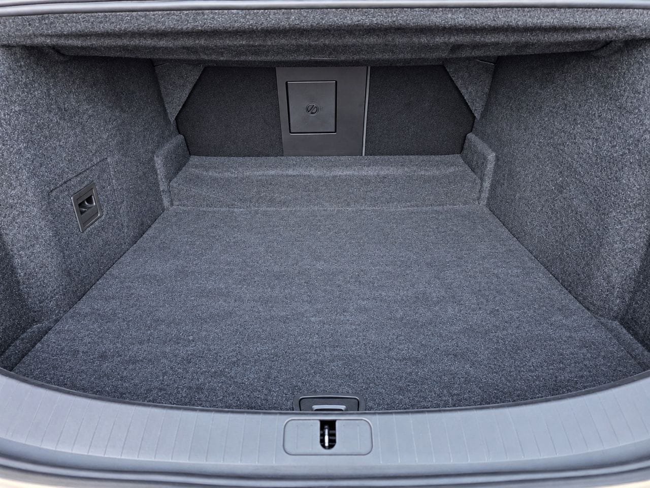 Used 2017 Cadillac XTS Luxury FWD image 36