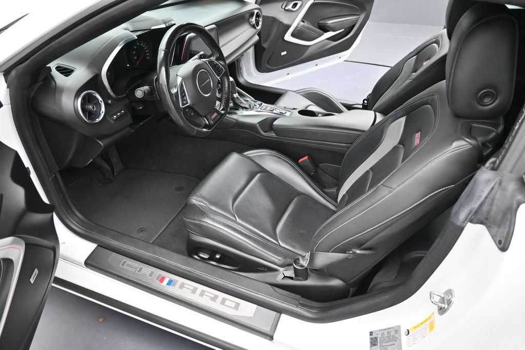 Used 2020 Chevrolet Camaro SS RWD image 11