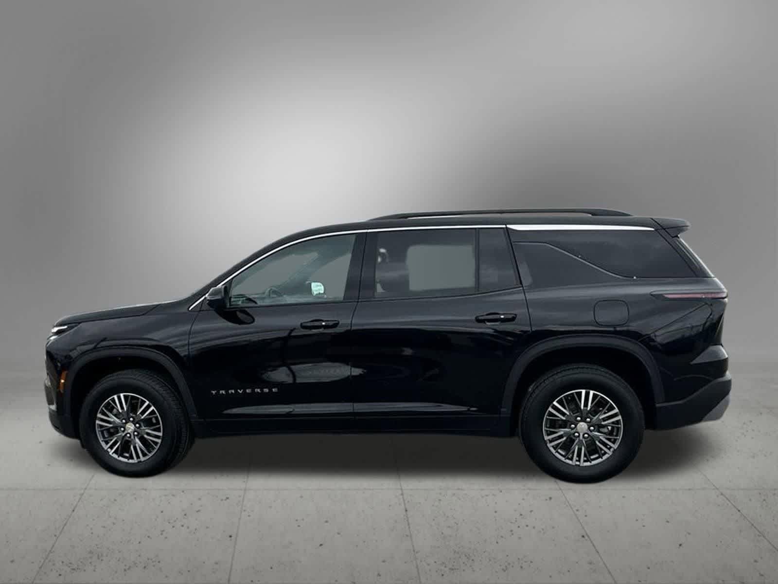 Used 2024 Chevrolet Traverse LT AWD/4WD image 3