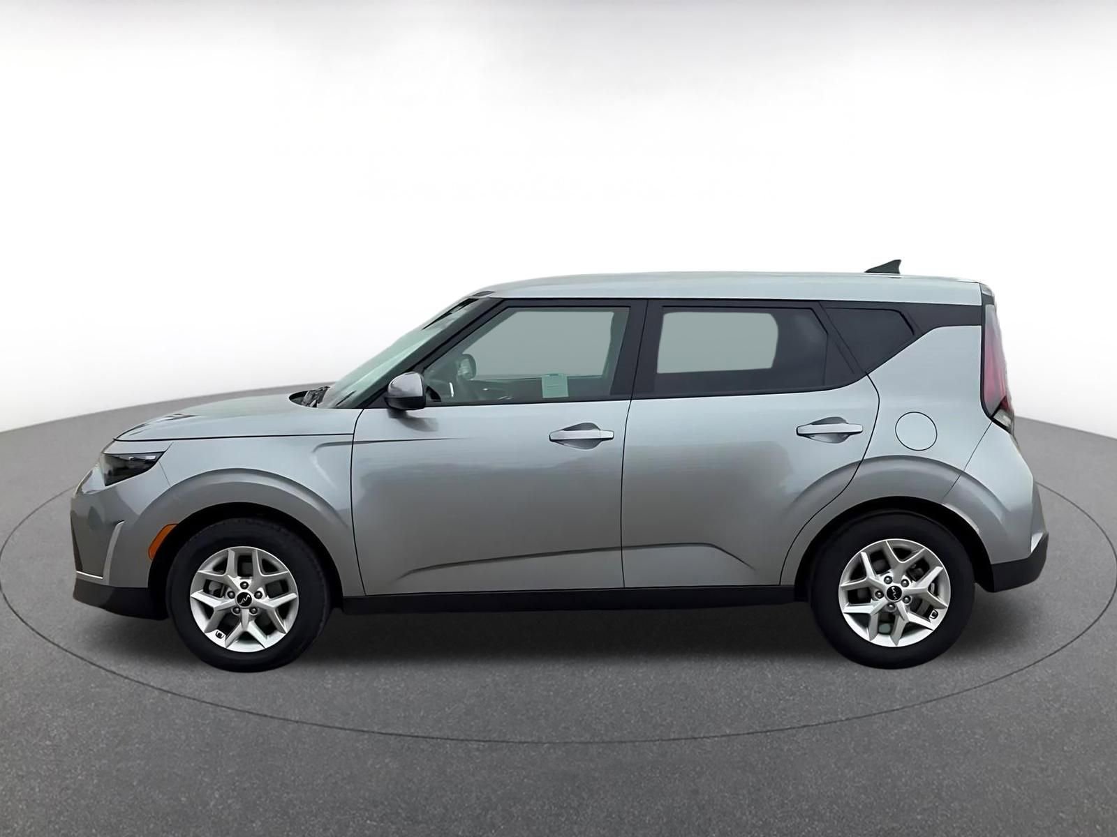 Used 2025 Kia Soul LX w/ LX Technology Package image 9