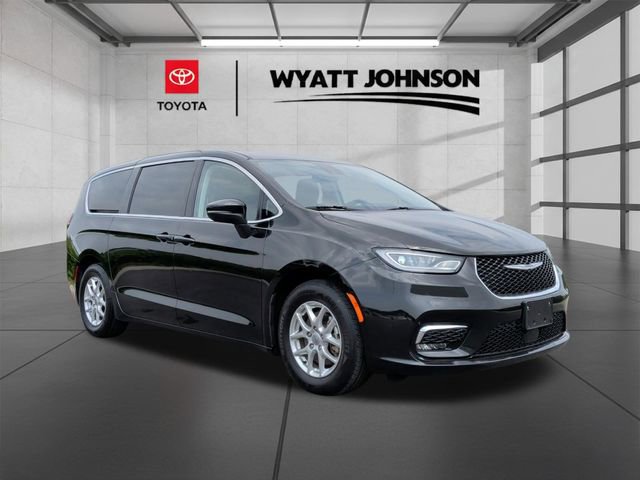 Used 2023 Chrysler Pacifica Touring-L FWD image 7