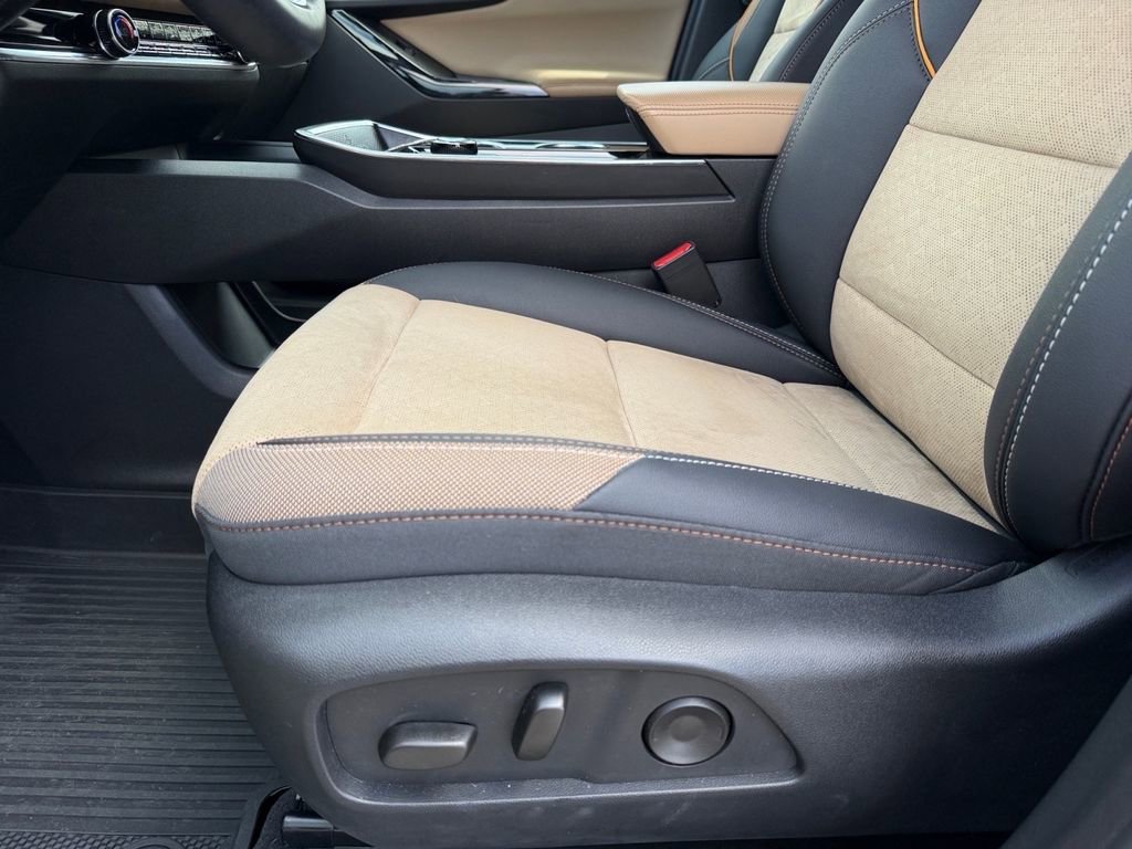 Used 2026 Chevrolet Equinox ACTIV w/ Convenience Package III image 11