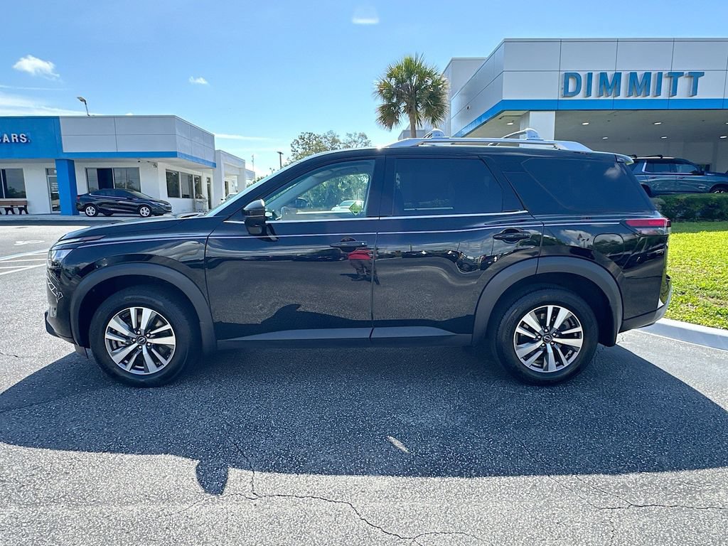 Used 2025 Nissan Pathfinder SL FWD image 8