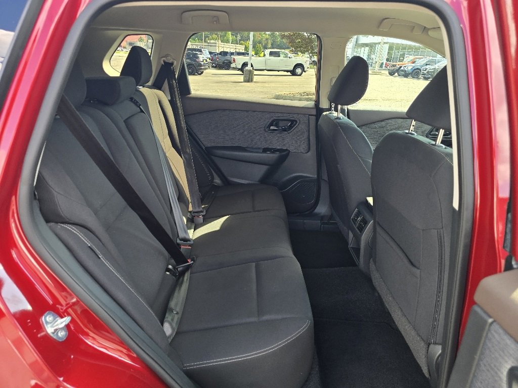 Used 2023 Nissan Rogue S image 13