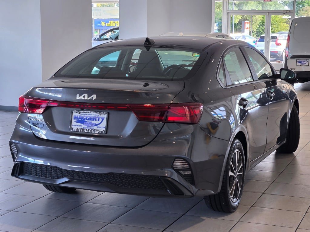 Used 2024 Kia Forte LXS w/ LXS Technology Package FWD image 11