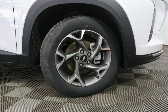 Used 2025 Chevrolet Trax LT w/ Driver Confidence Package FWD image 14