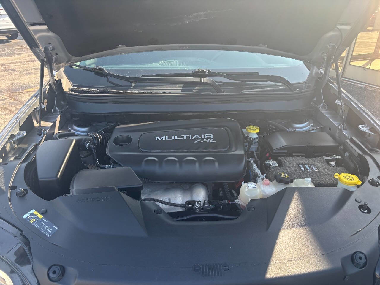 Used 2019 Jeep Cherokee Latitude Plus w/ Comfort/Convenience Group image 23