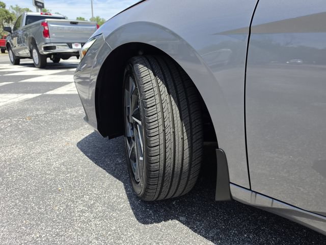 Used 2025 Hyundai Elantra Sport FWD image 34