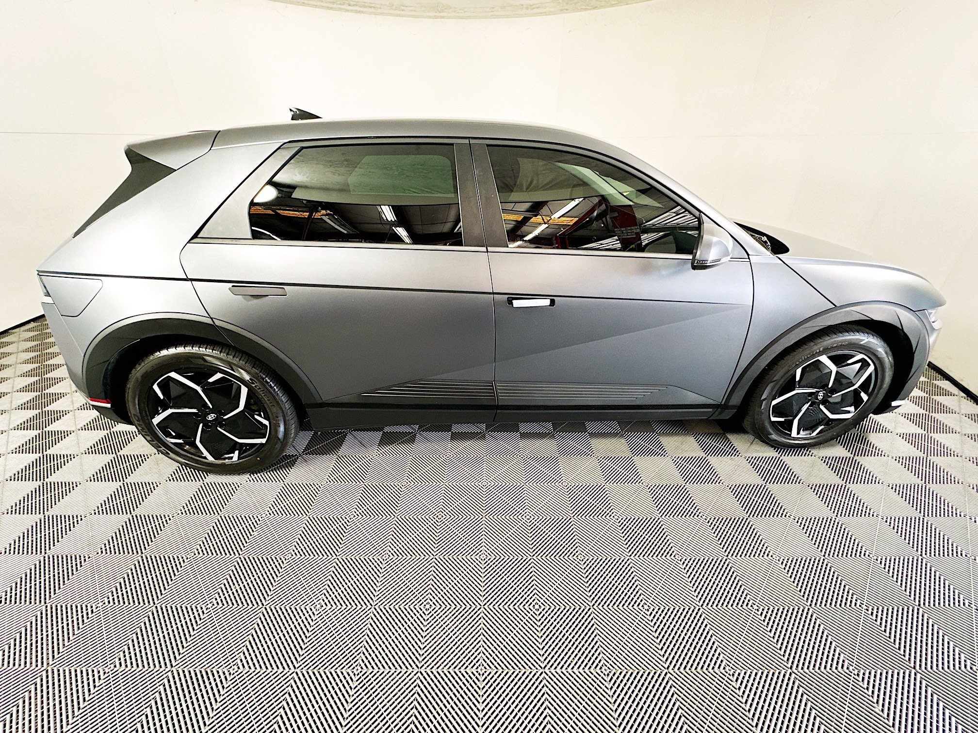 Used 2024 Hyundai Ioniq 5 SEL RWD image 2