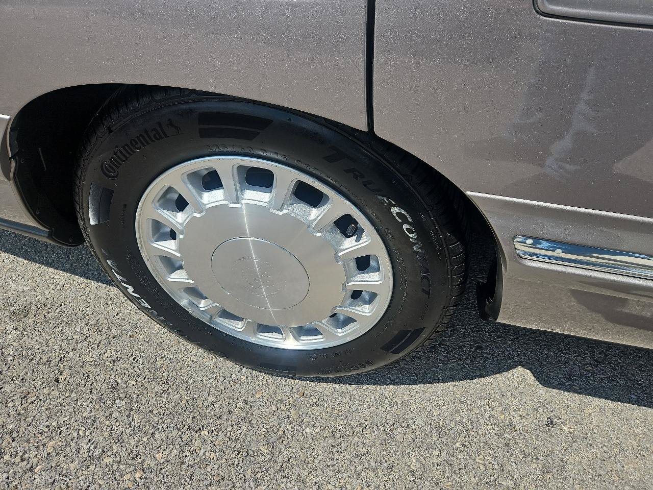 Used 1998 Cadillac De Ville FWD image 12