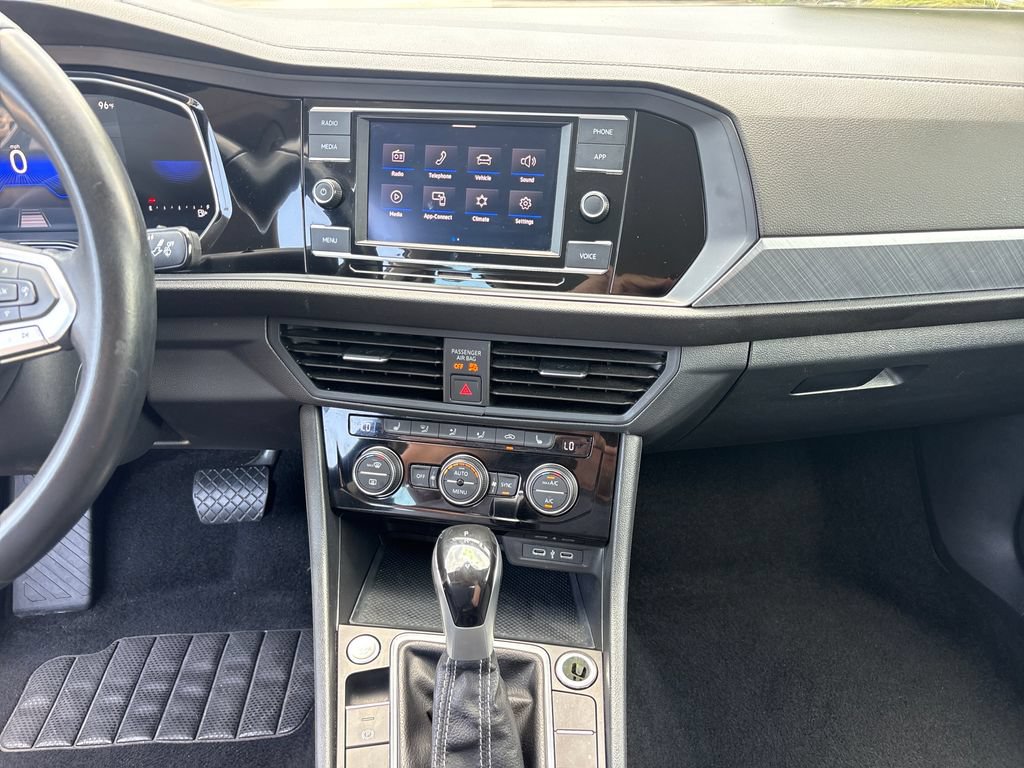 Used 2024 Volkswagen Jetta SE FWD image 22