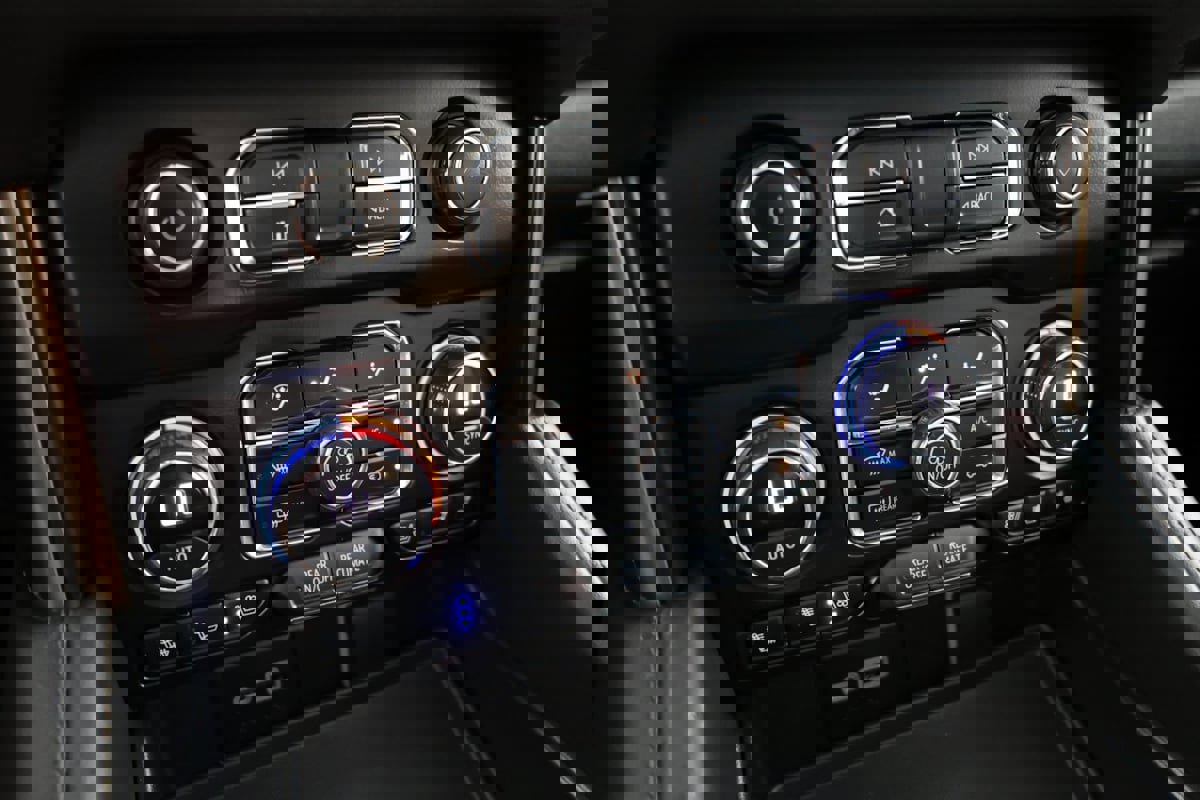 Used 2024 Chevrolet Tahoe High Country w/ Premium Package 2 image 32