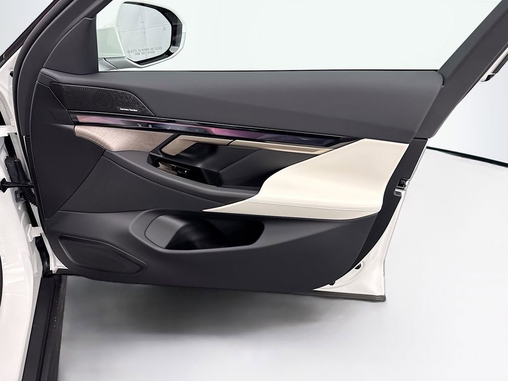 New 2026 BMW i5 eDrive40 w/ Premium Package image 24