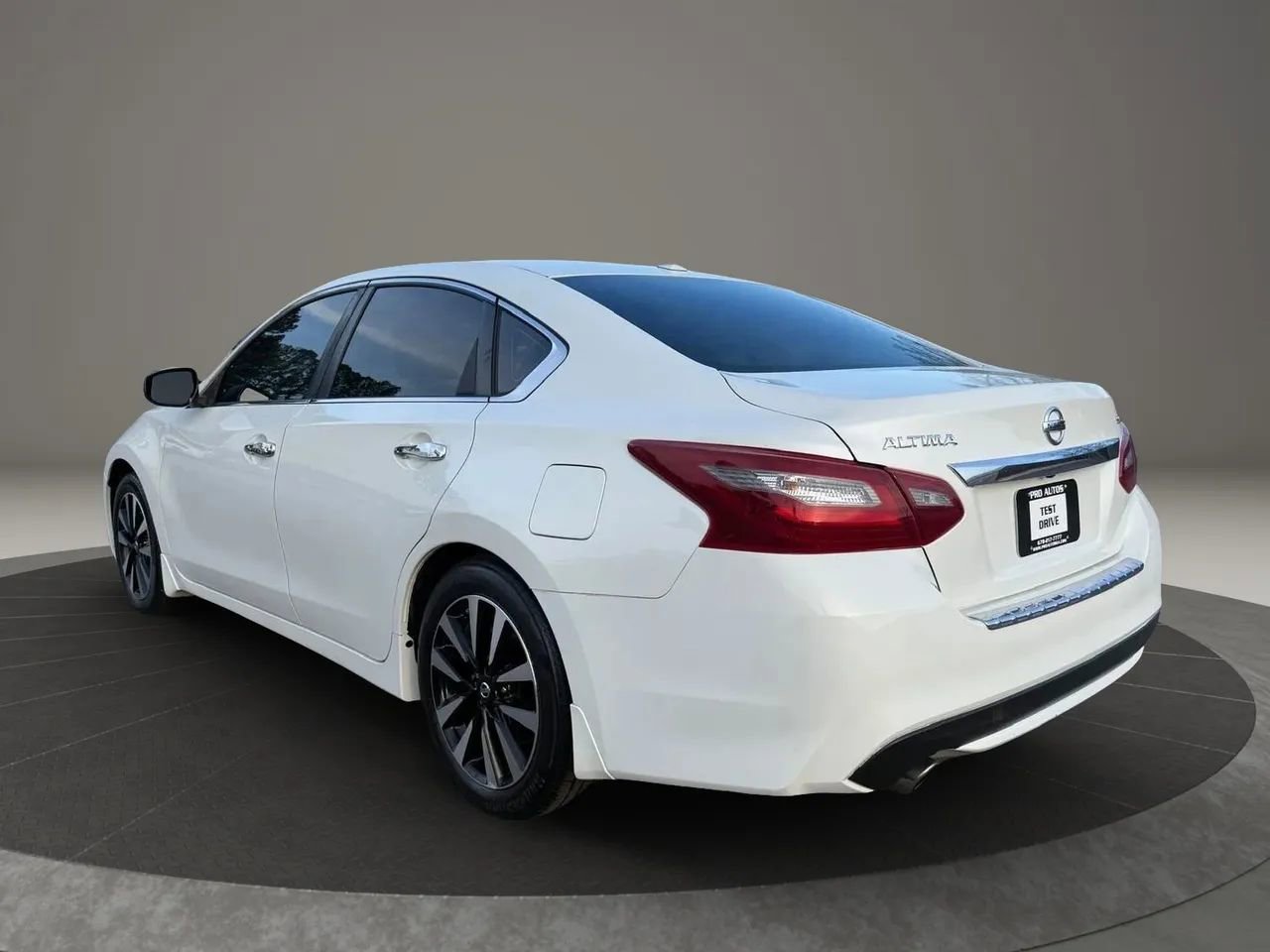 Used 2018 Nissan Altima 2.5 SL w/ 2.5 SL Technology Package FWD image 6
