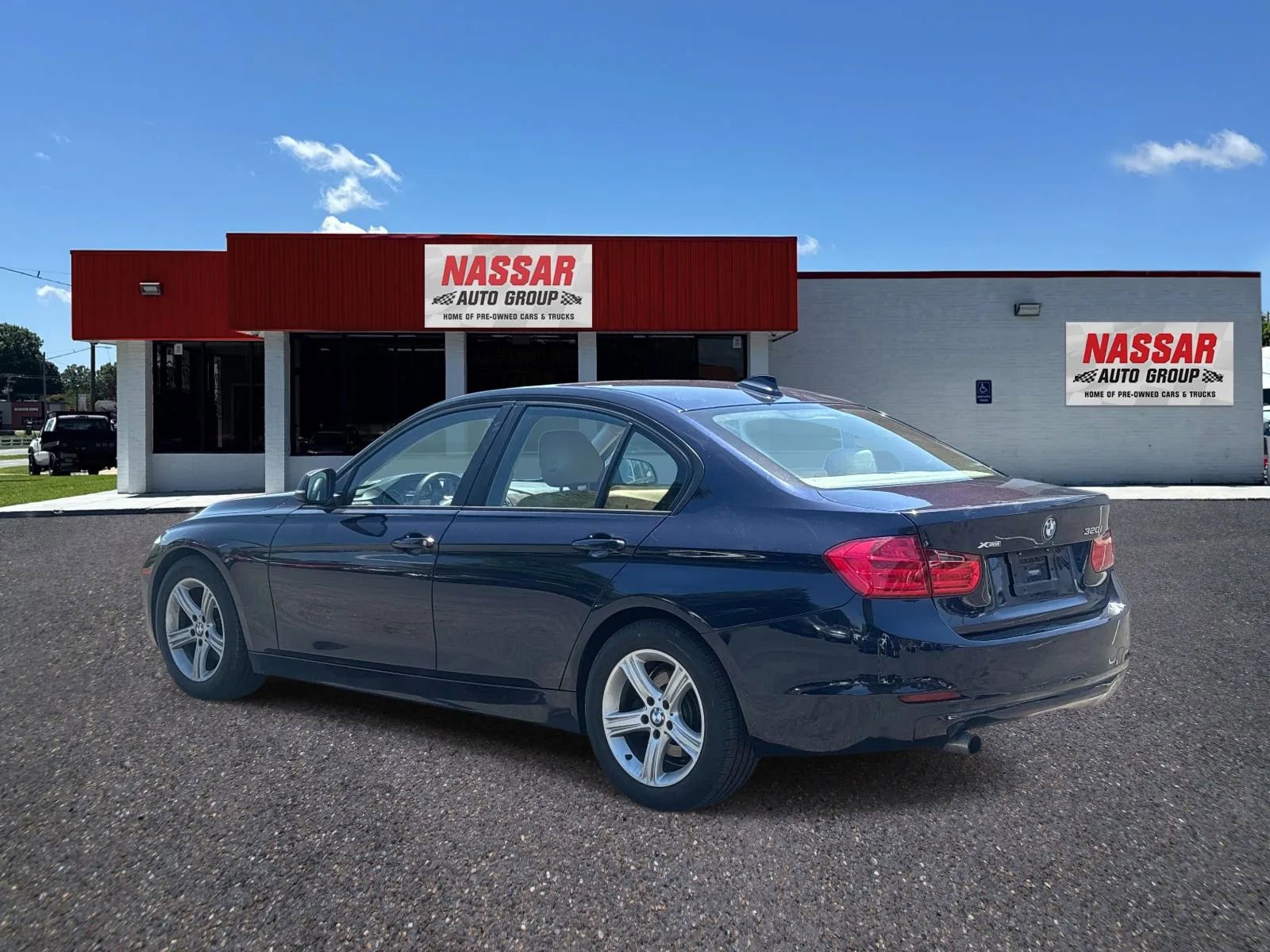 Used 2014 BMW 320i xDrive Sedan AWD/4WD image 6