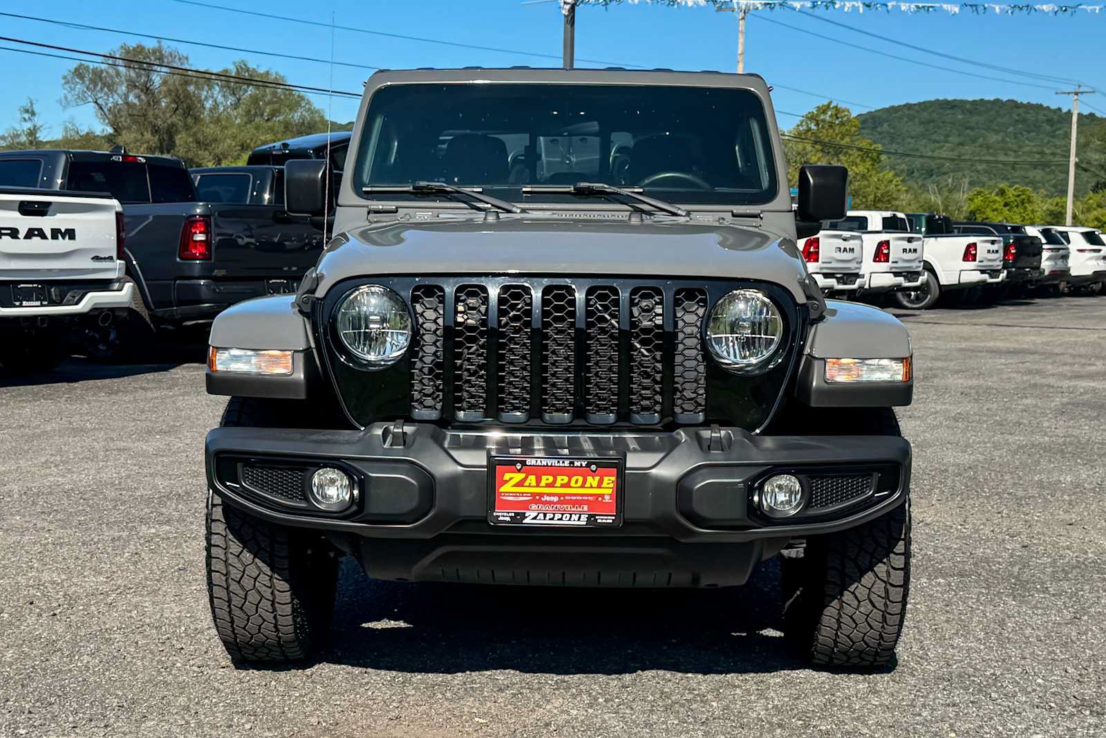 Used 2022 Jeep Gladiator Sport AWD/4WD image 8
