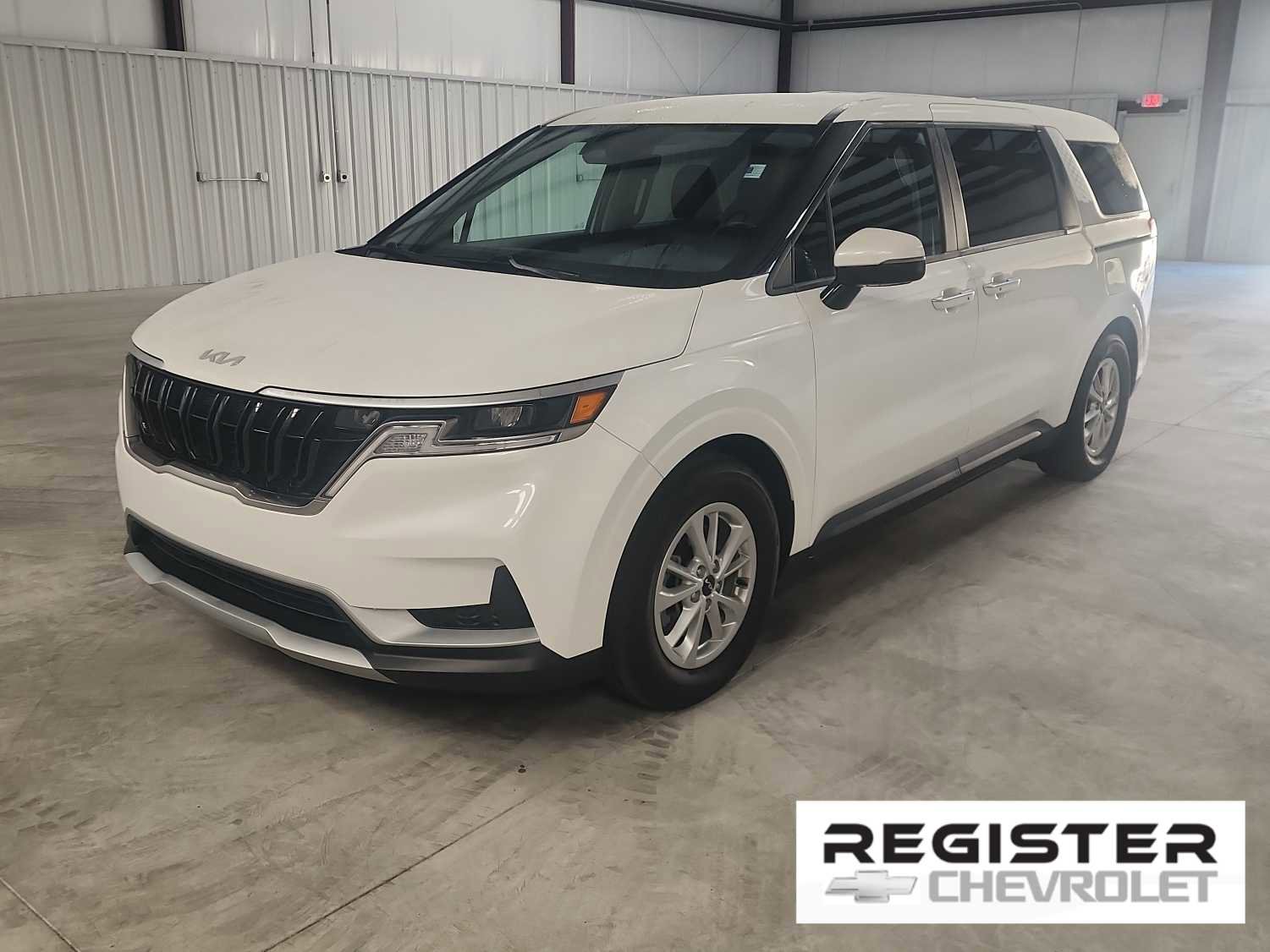 Used 2024 Kia Carnival LX FWD image 1