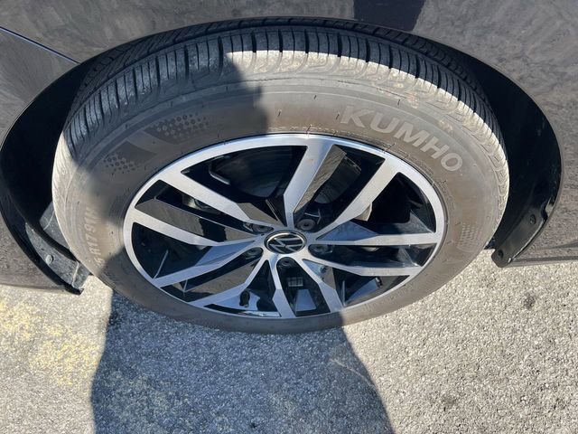 Used 2025 Volkswagen Jetta SE image 12