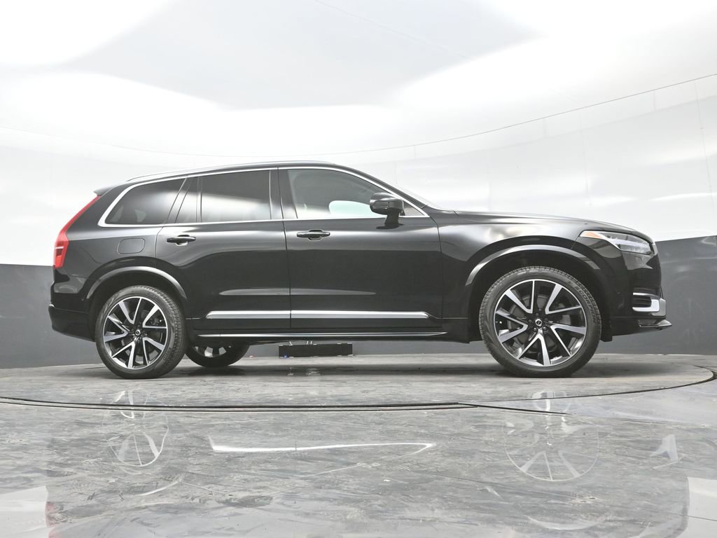 Used 2023 Volvo XC90 B6 Plus image 30