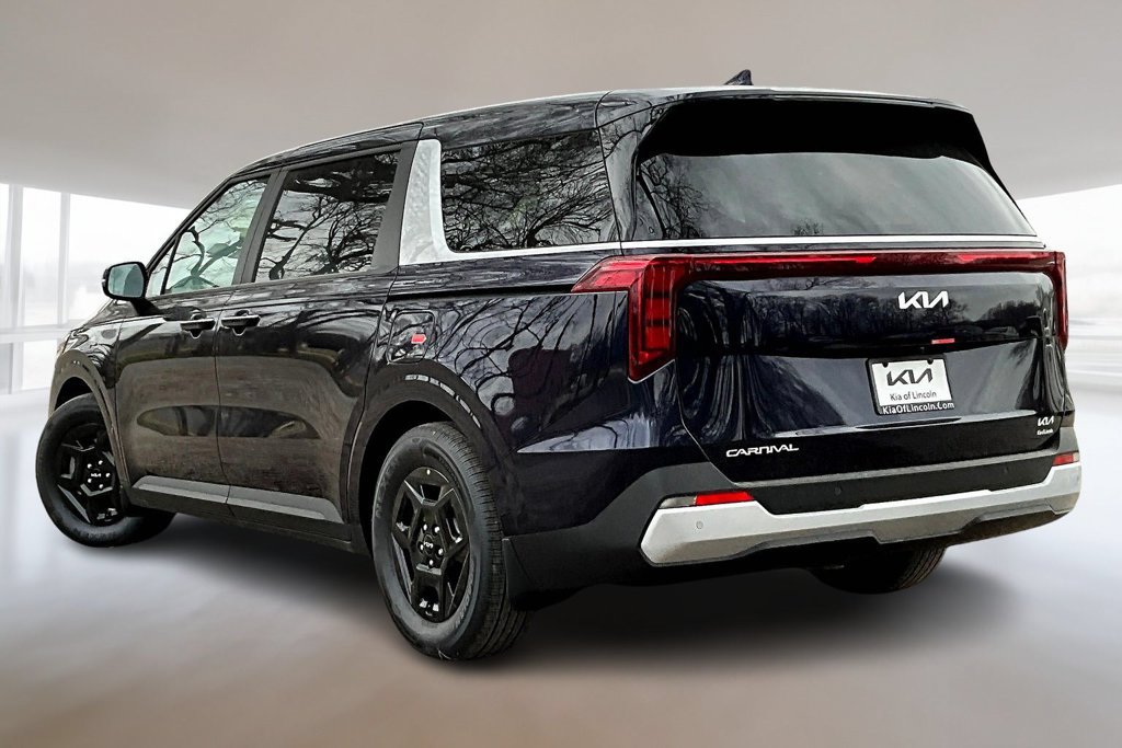 New 2026 Kia Carnival FWD image 3