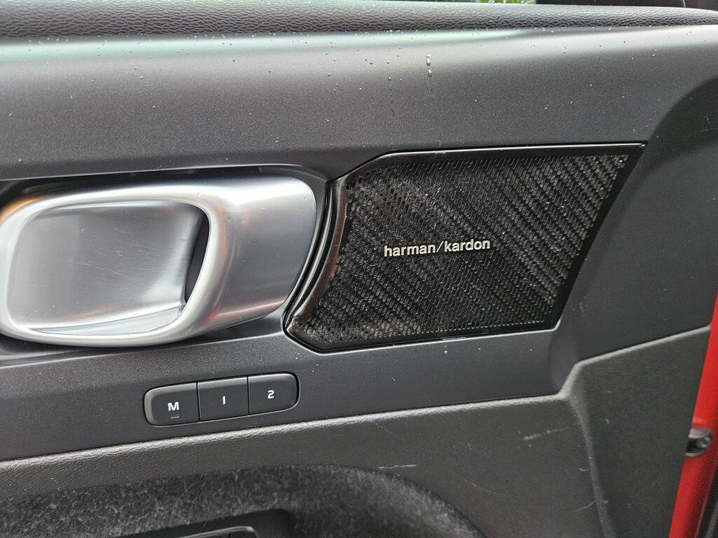 Used 2020 Volvo XC40 T5 R-Design image 15