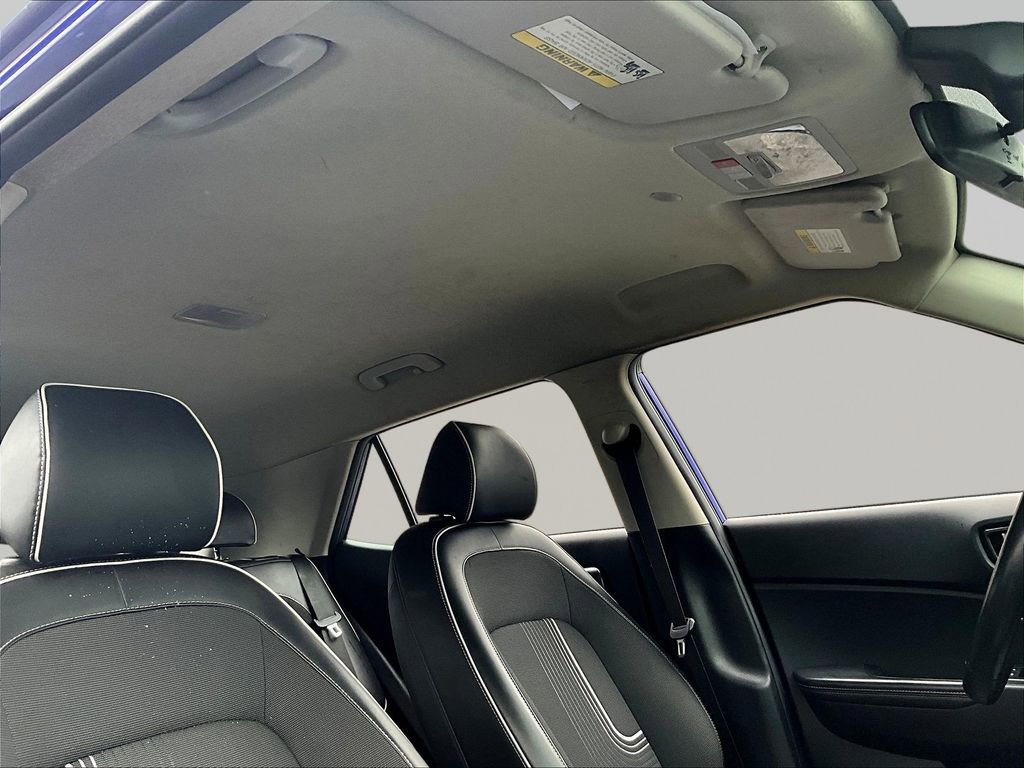 Used 2023 Hyundai Venue Limited w/ Cargo Package image 19