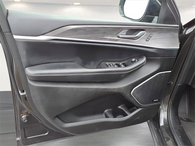 Used 2022 Jeep Grand Cherokee L Limited image 17