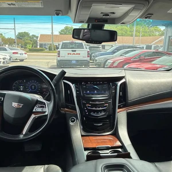 Used 2019 Cadillac Escalade ESV 4WD image 21