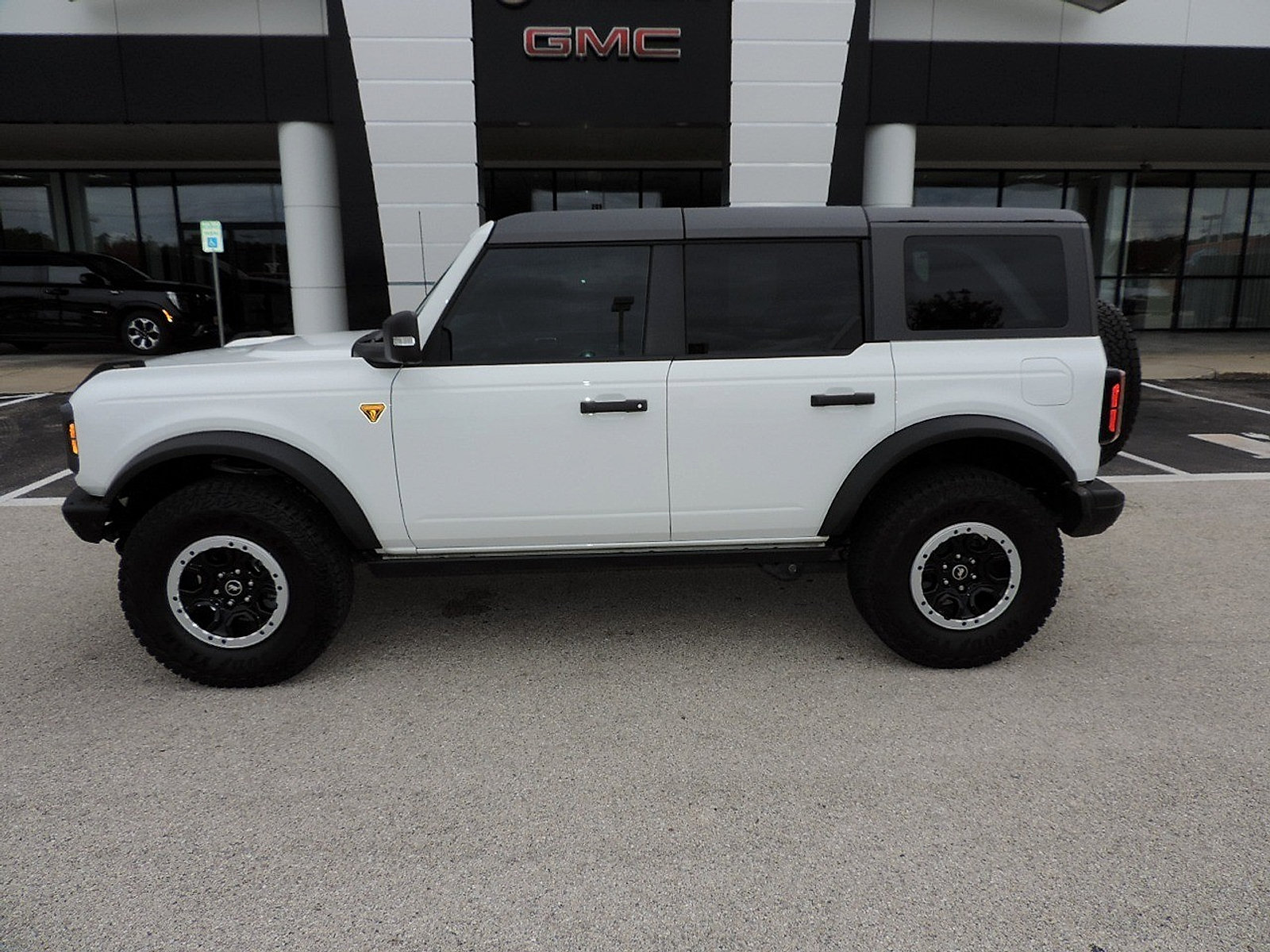 Used 2025 Ford Bronco Badlands AWD/4WD image 11