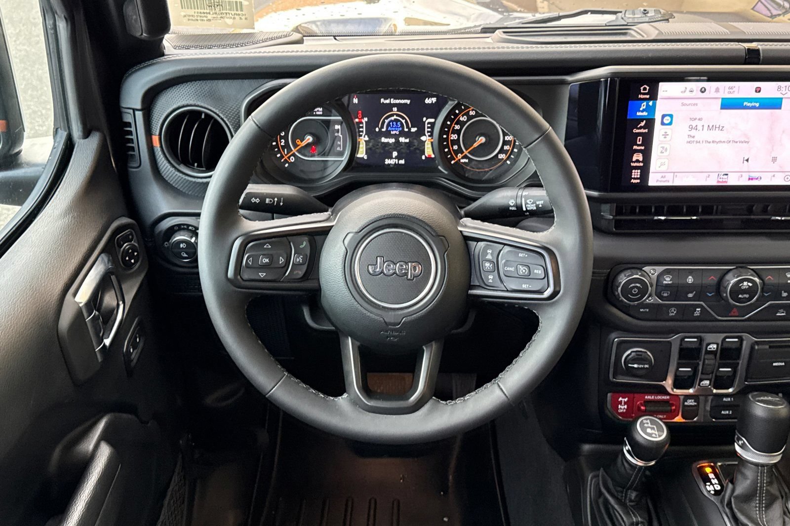 Used 2025 Jeep Gladiator Mojave w/ Convenience Group AWD/4WD image 15