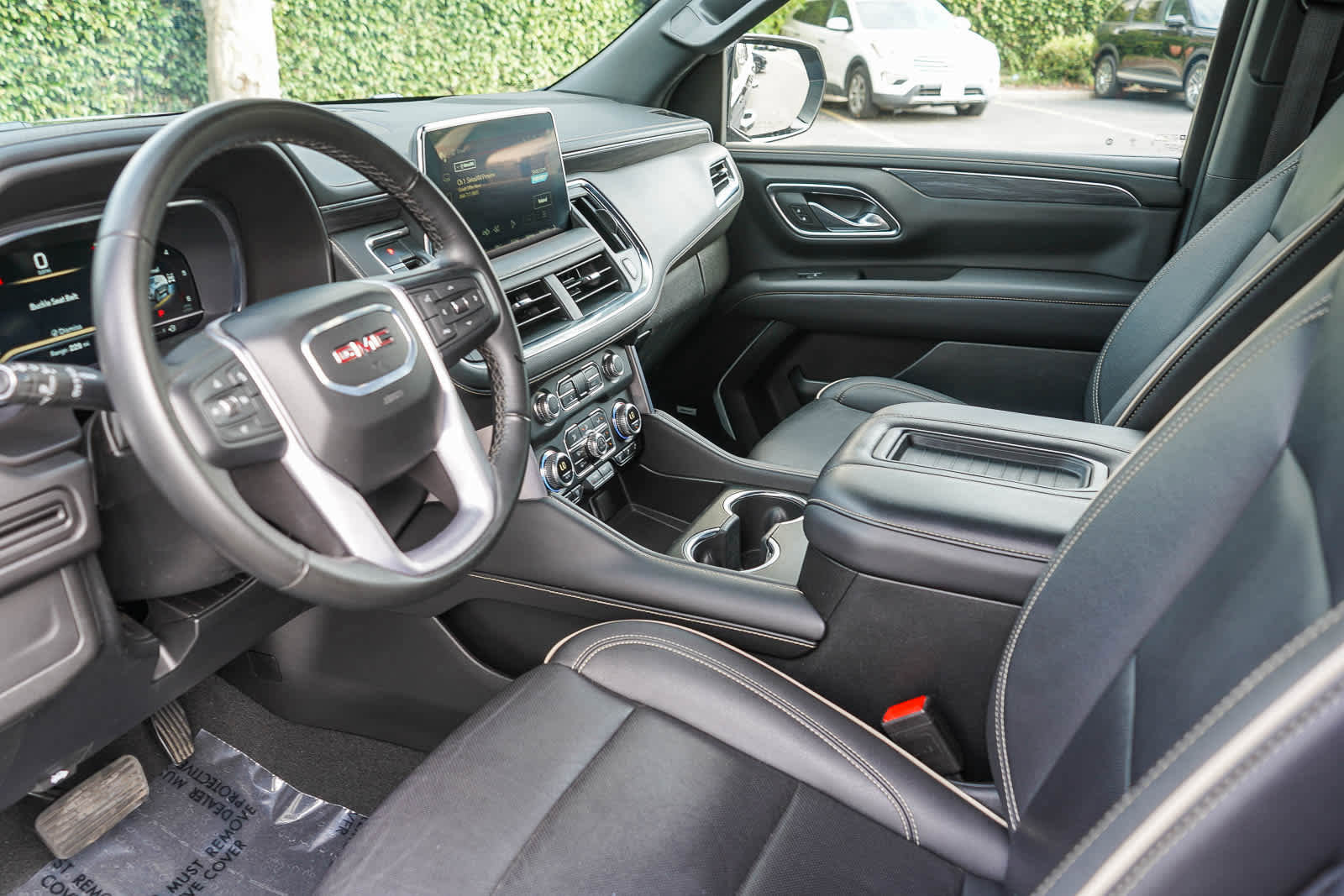 Used 2024 GMC Yukon SLT AWD/4WD image 19