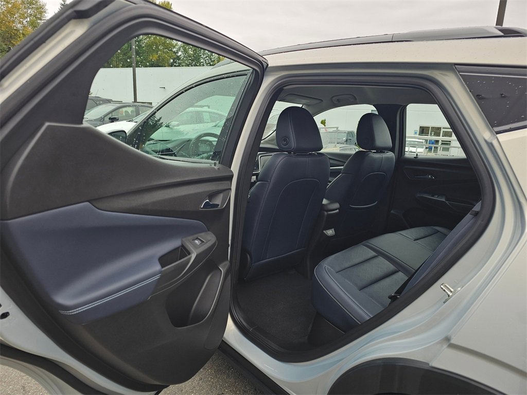 Used 2022 Chevrolet Bolt EUV LT w/ Convenience Package image 17