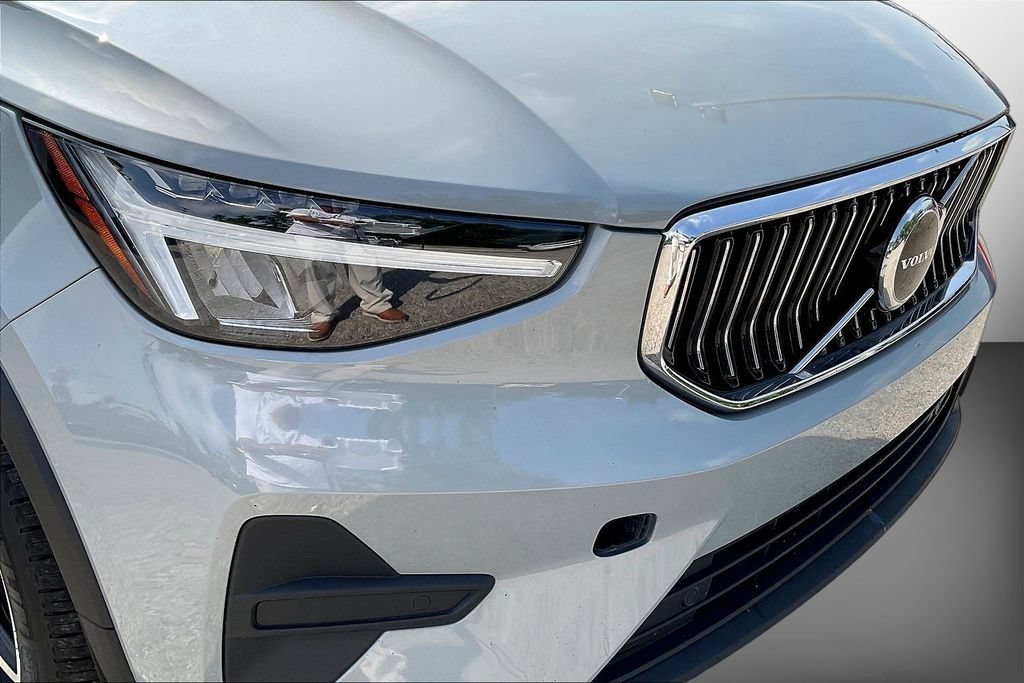 Used 2024 Volvo XC40 B5 Core AWD/4WD image 32