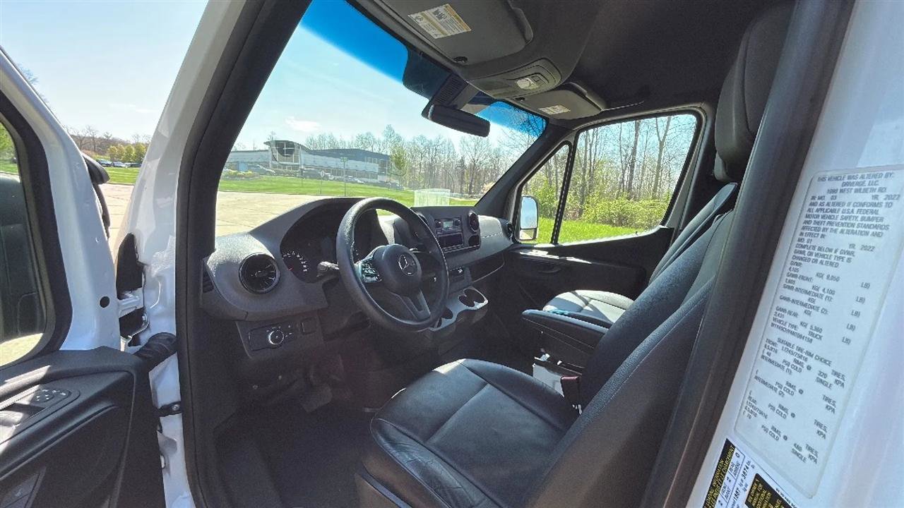 Used 2022 Mercedes-Benz Sprinter 2500 image 24