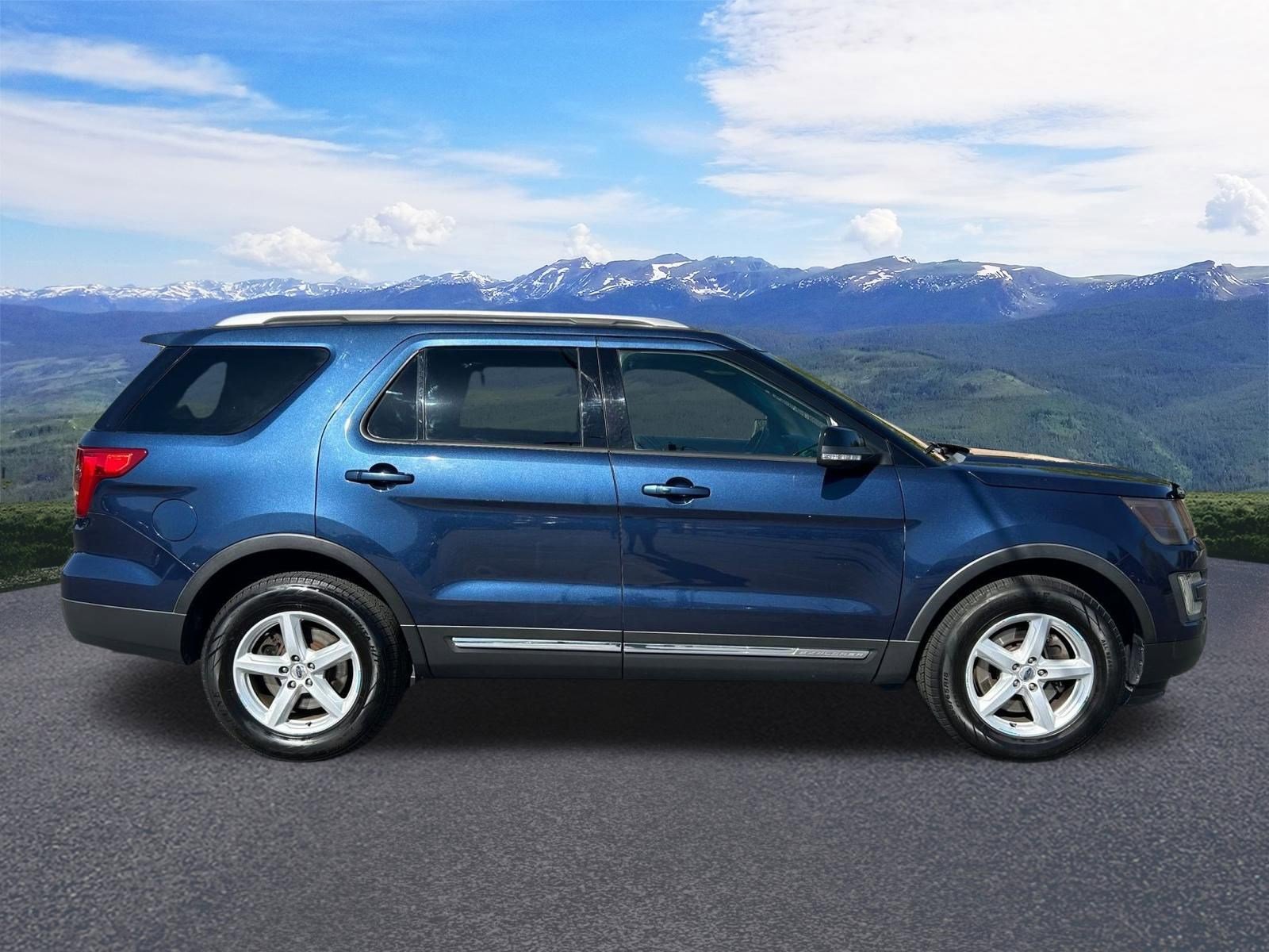 Used 2016 Ford Explorer XLT w/ Equipment Group 202A AWD/4WD image 7