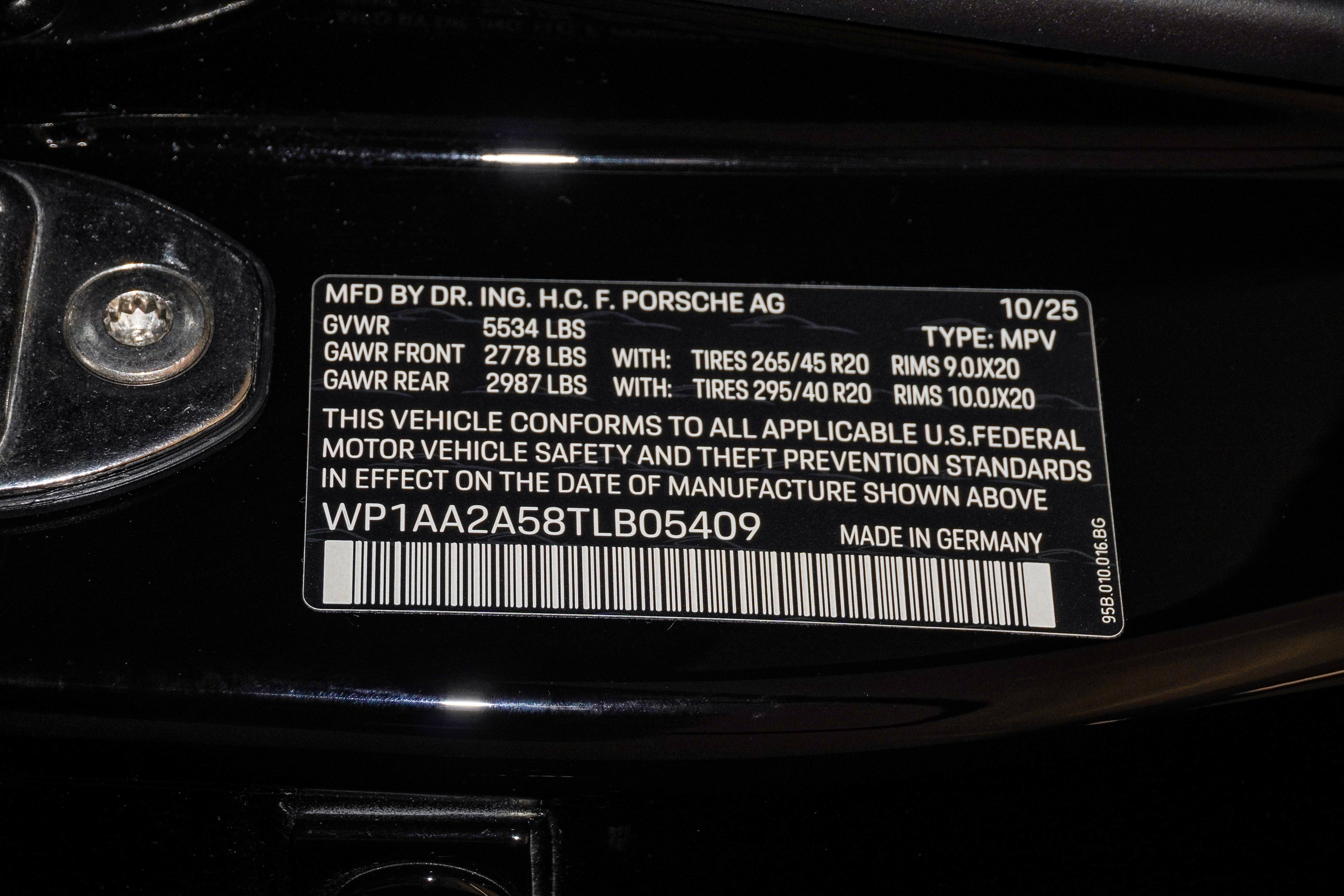 Certified 2026 Porsche Macan Turbo AWD/4WD image 33