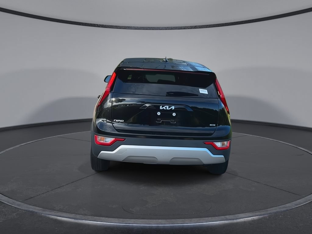 Used 2024 Kia Niro LX FWD image 7