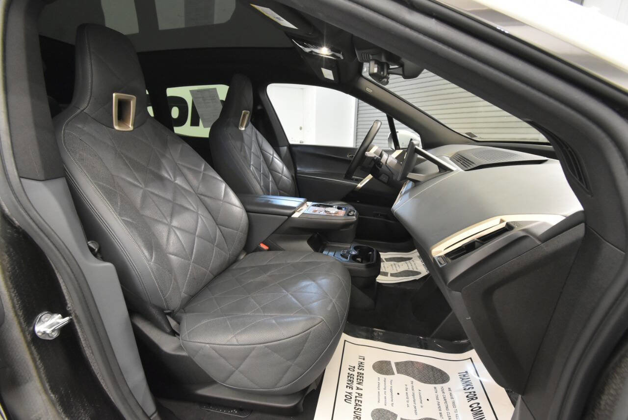 Used 2023 BMW iX xDrive50 w/ Premium Package AWD/4WD image 17