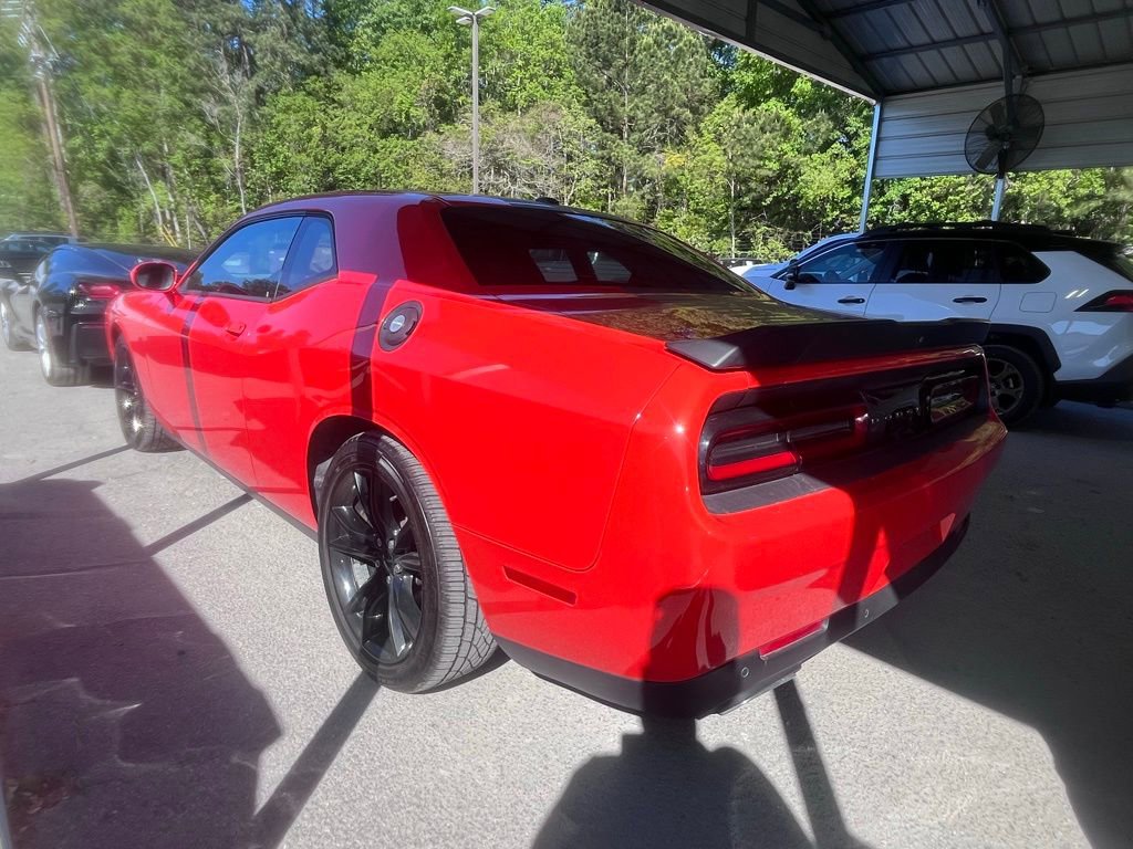 Used 2016 Dodge Challenger SXT w/ Blacktop Package image 3