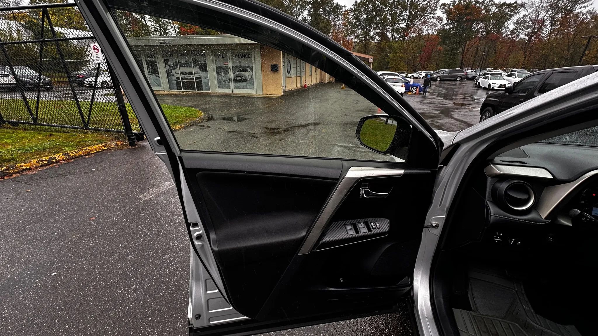 Used 2015 Toyota RAV4 XLE image 19