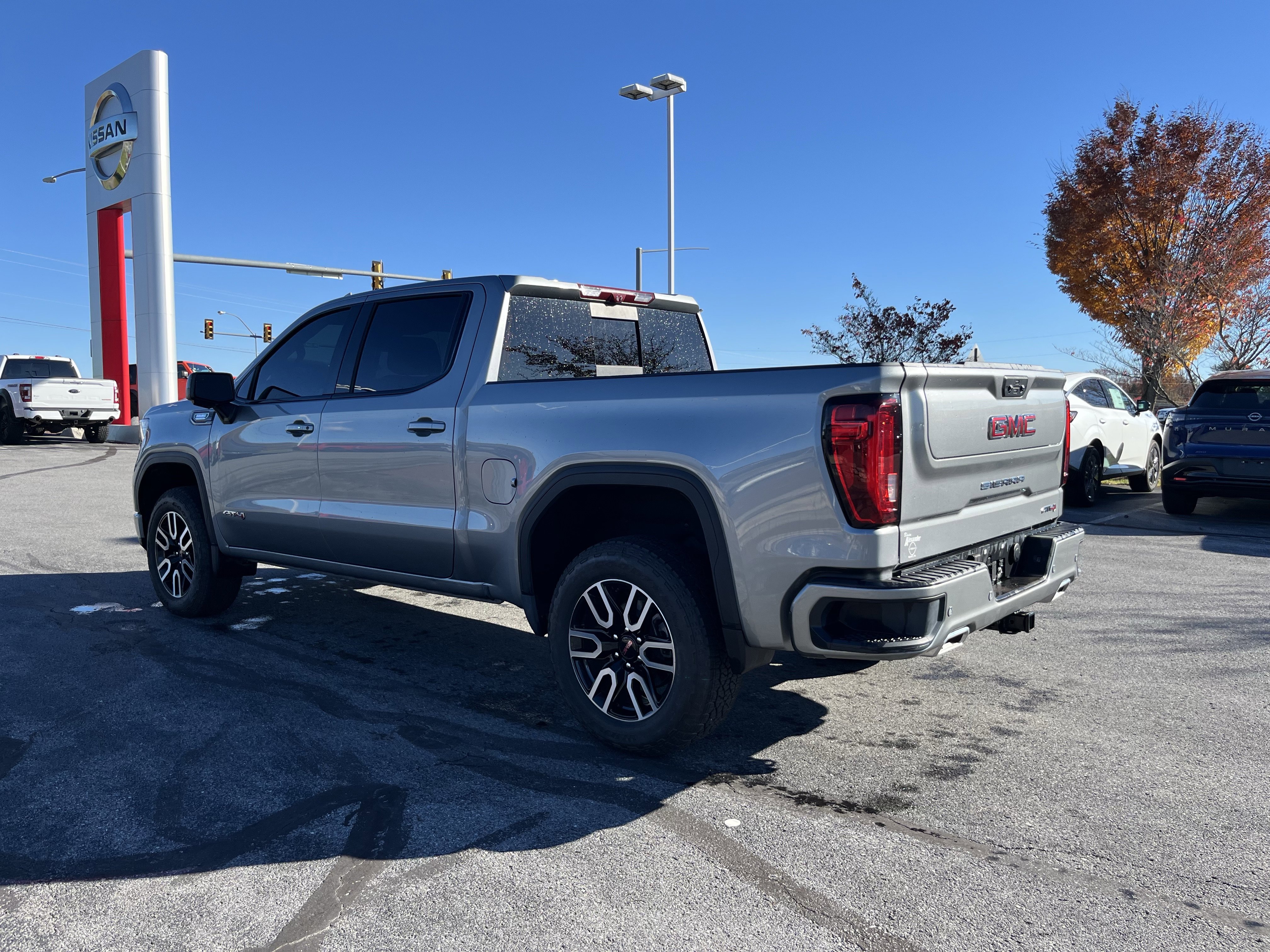 Used 2024 GMC Sierra 1500 AT4 w/ Technology Package image 7