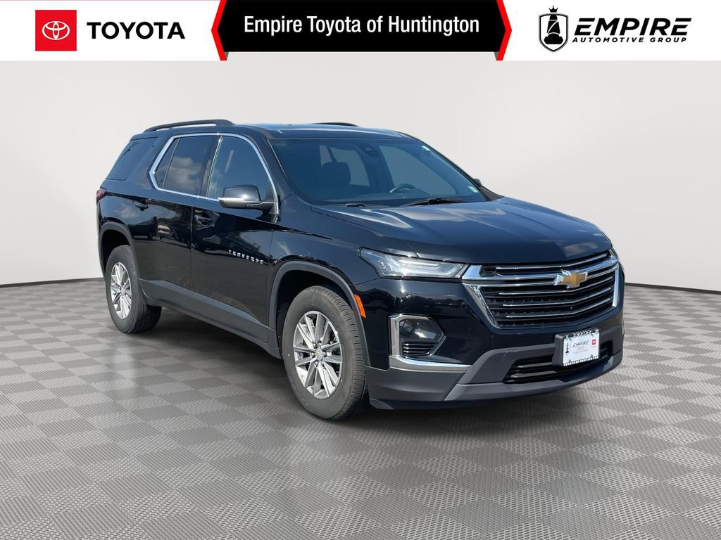 Used 2023 Chevrolet Traverse LT w/ Rear Camera Mirror Package