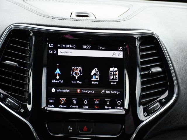 Used 2019 Jeep Cherokee Limited image 23