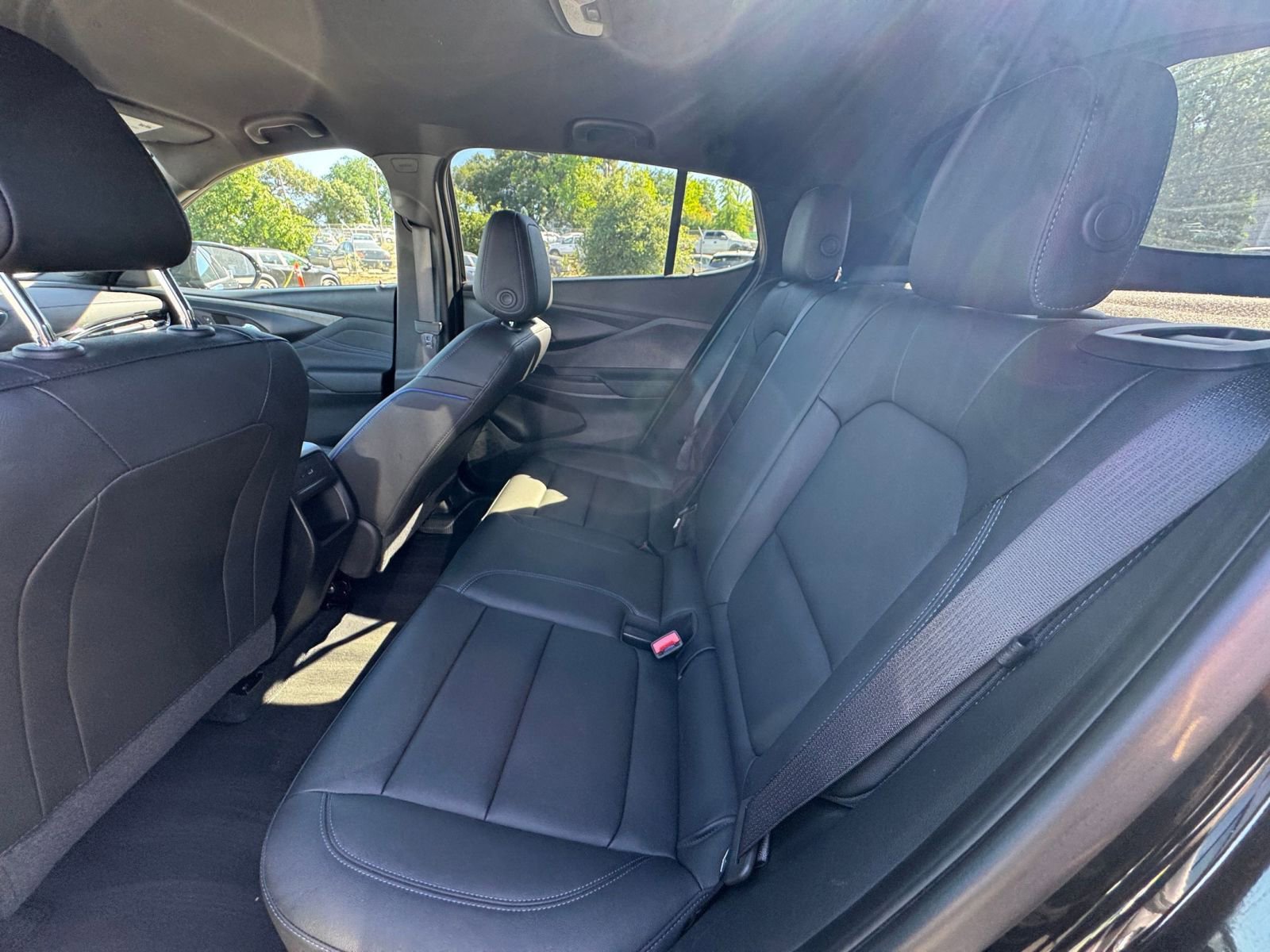 Used 2025 Buick Envista Sport Touring image 24