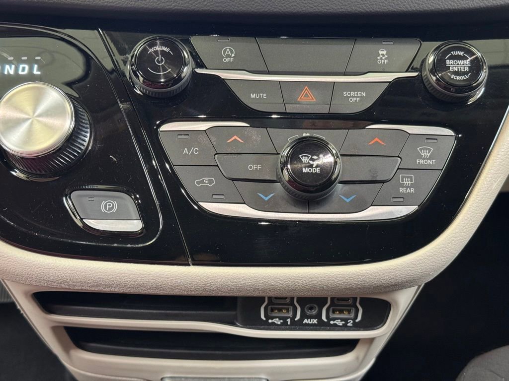 Used 2023 Chrysler Voyager LX FWD image 35