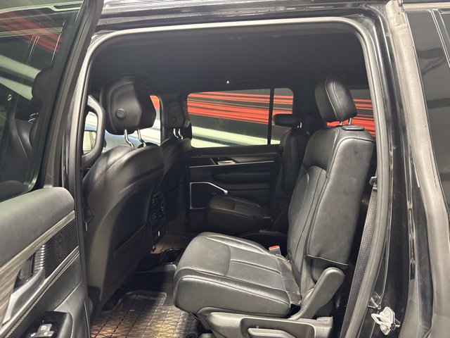 Used 2024 Jeep Wagoneer Series III AWD/4WD image 12