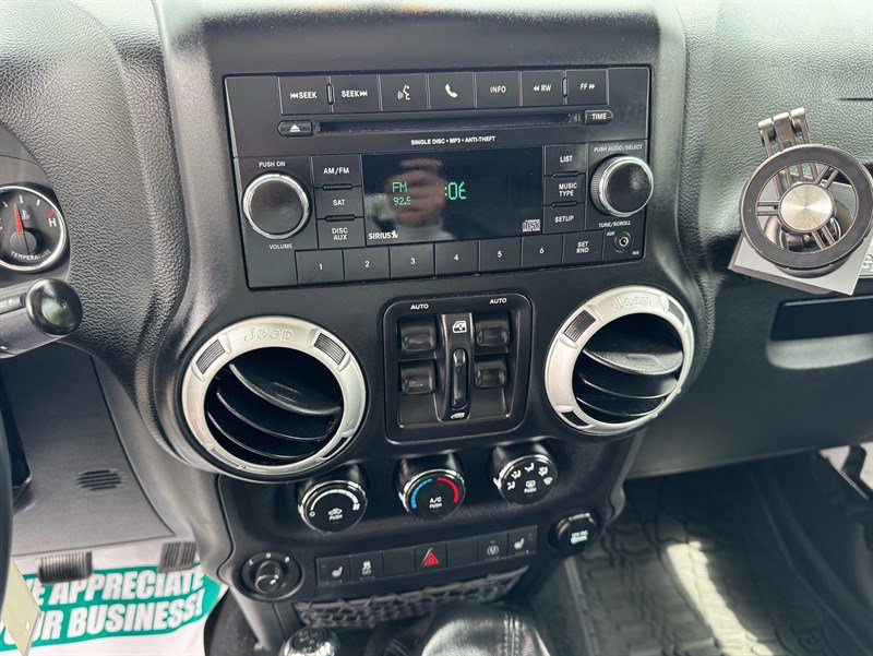 Used 2015 Jeep Wrangler Unlimited Rubicon AWD/4WD image 18