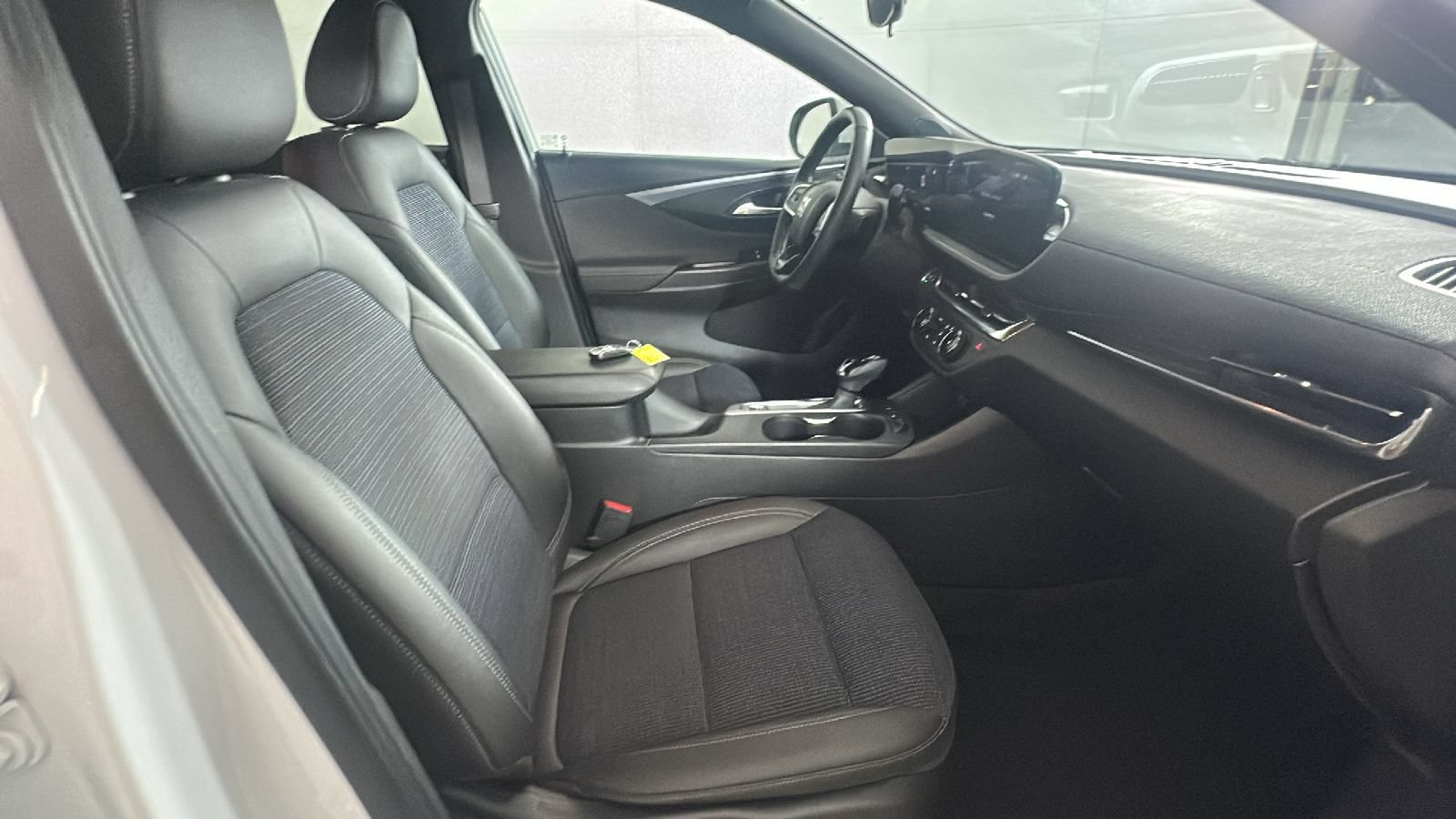 Used 2024 Buick Envista Preferred w/ Convenience I Package FWD image 33