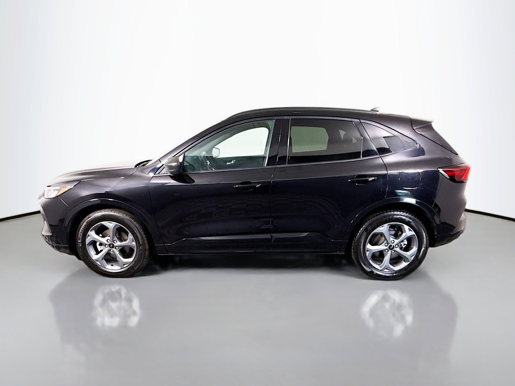 Used 2024 Ford Escape ST-Line image 6